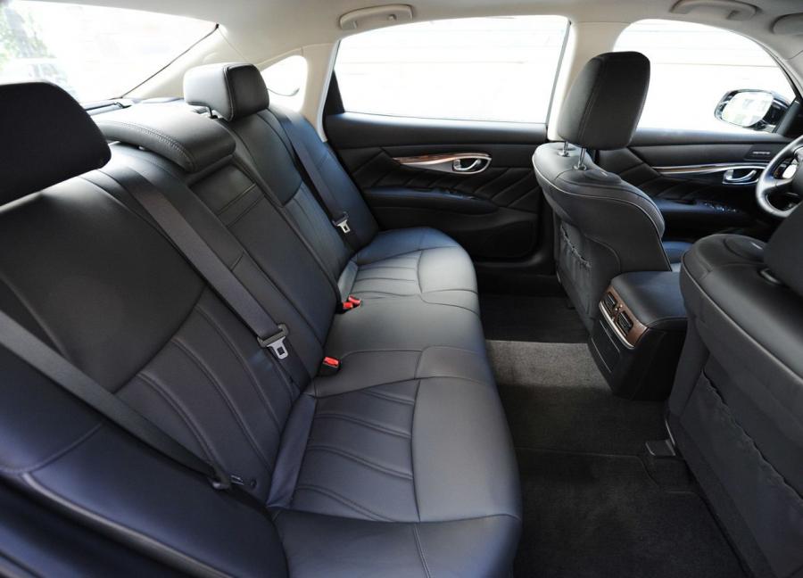  Infiniti Q70L 5.6 2015 года  (фото 22 из 27)